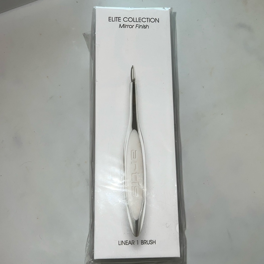 Artís ELITE Collection LINEAR 1 Brush in Mirror Finish